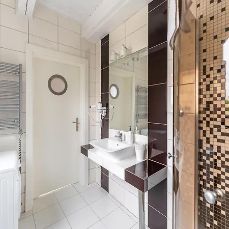 Comfortable Homes Close To The *